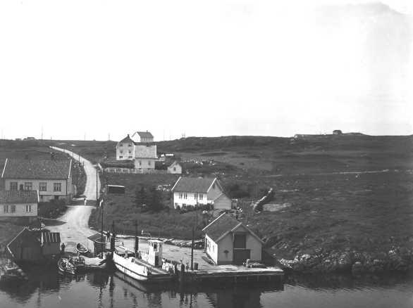 File:Salhus med Salhusfærgen 1932.jpg