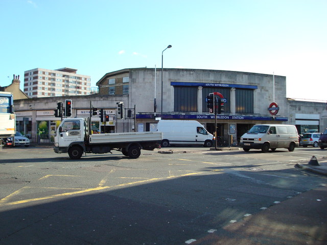 File:South Wimbledon Underground Station - geograph.org.uk - 674886.jpg