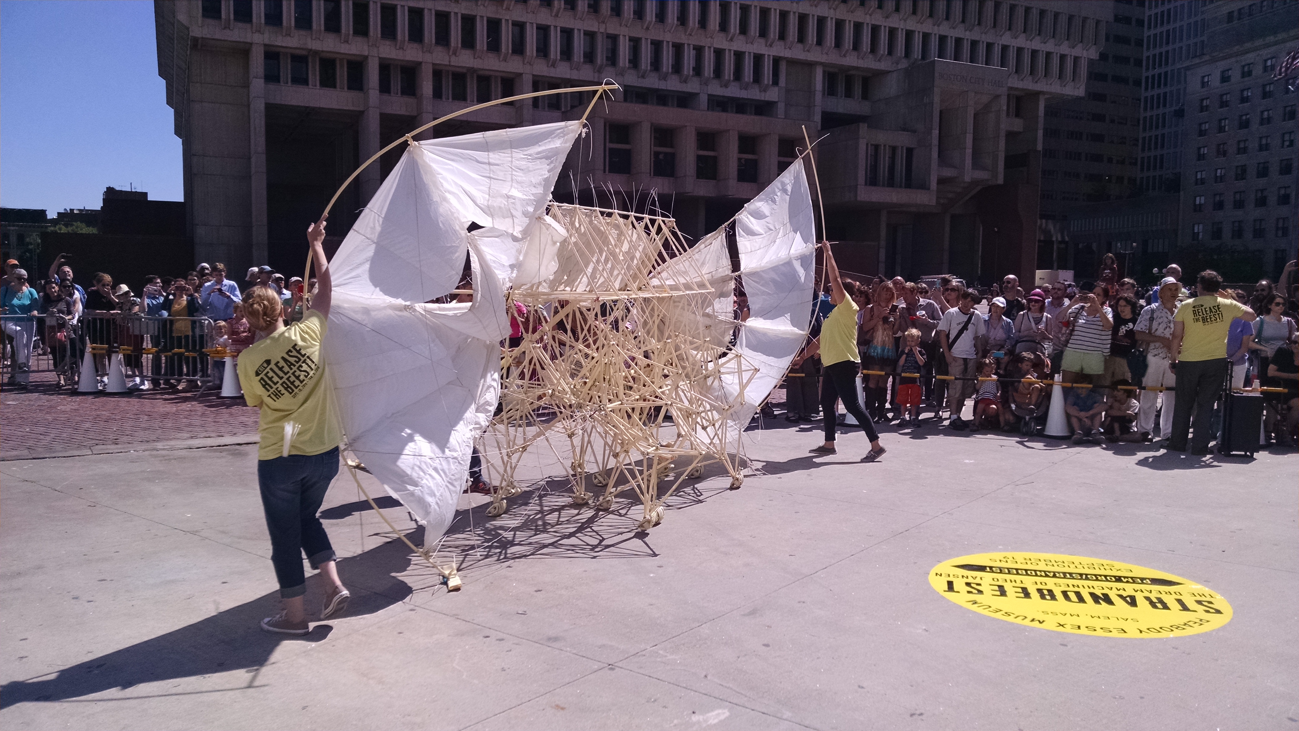 File:Strandbeest by Theo Jansen on Boston City Hall Plaza.jpg - Wikipedia