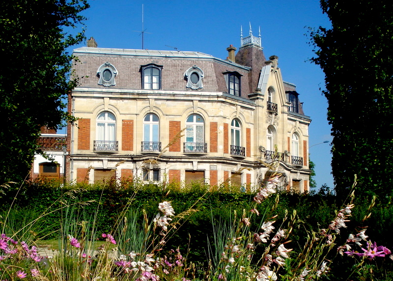 File:Summer in Arras.jpg