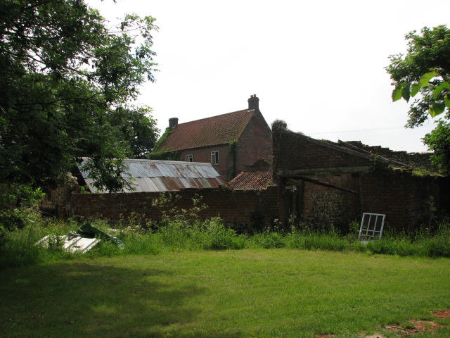 File:Willow Farm - geograph.org.uk - 453858.jpg