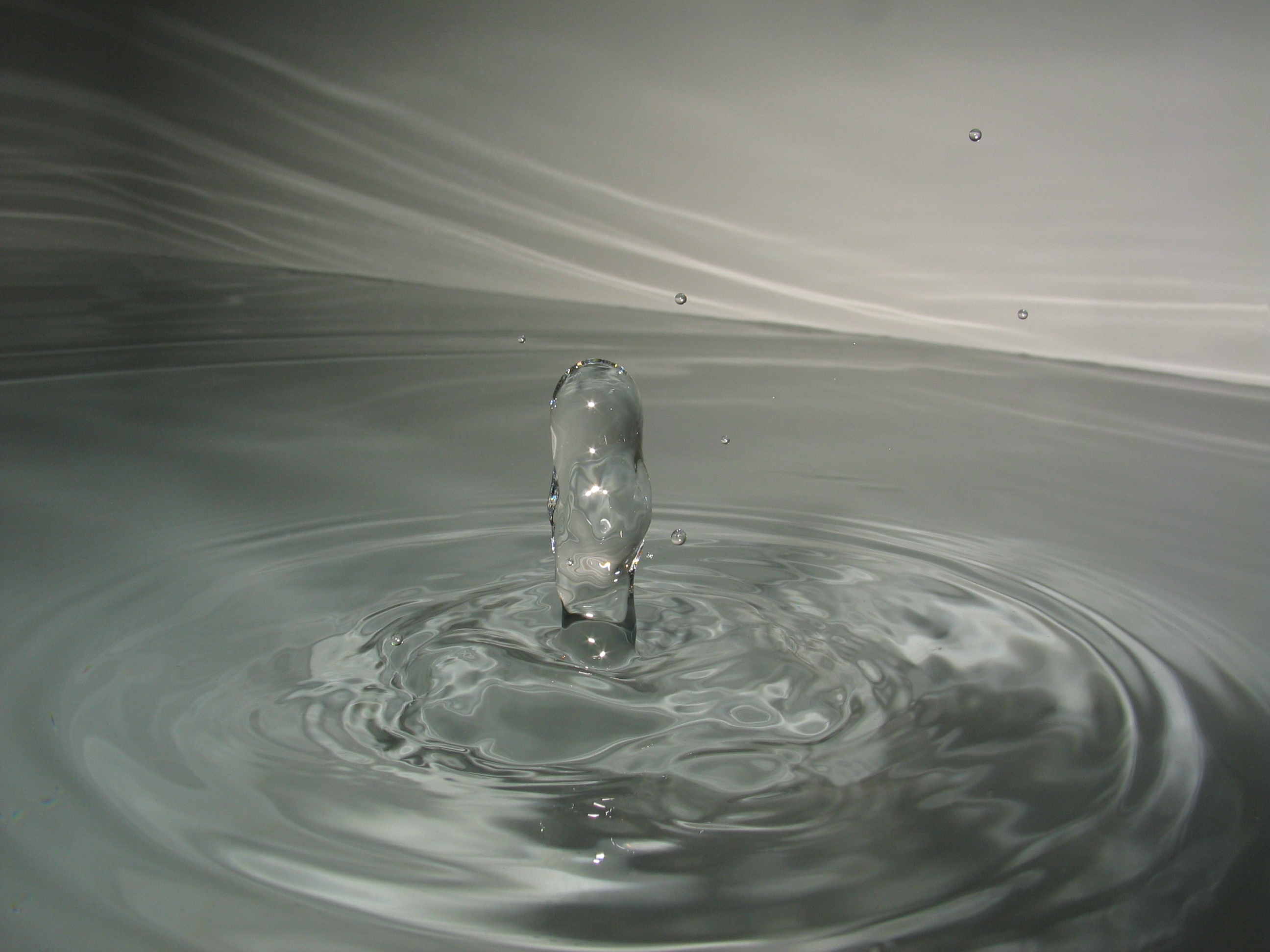 File:Water drop 001.jpg - Wikimedia Commons