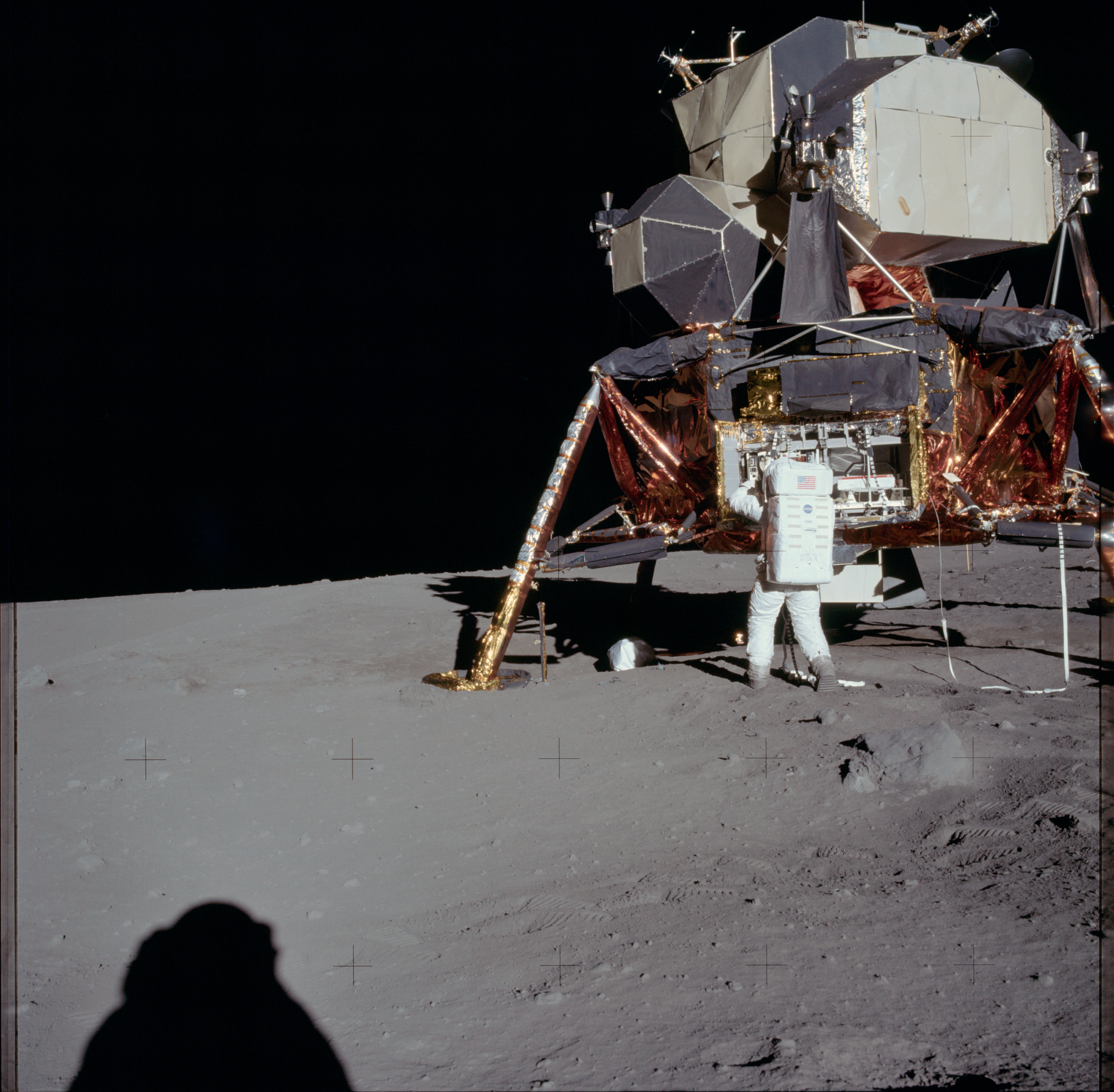 Высадка аполлона. Аполлон 11 1969. Апполо 11 на Луне. Снимки Аполлона 11 на Луне. Лунный модуль Аполлон 17.