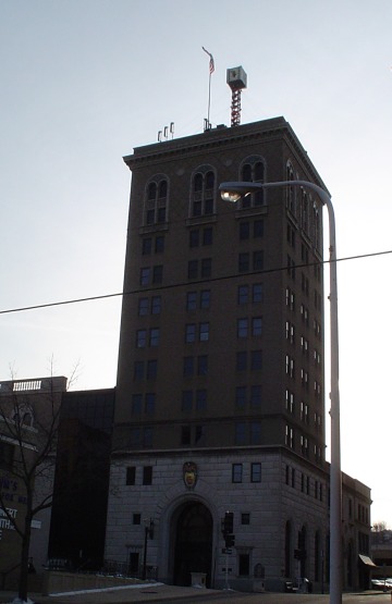 File:AmericanTrustTowerDubuque.jpg