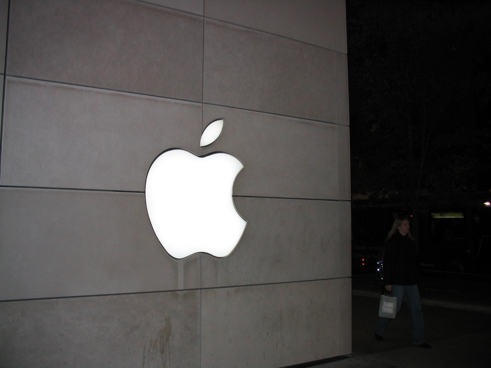 Apple Store North Michigan Avenue 