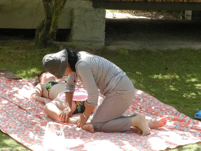 File:Beach Massage.jpg - Wikimedia Commons