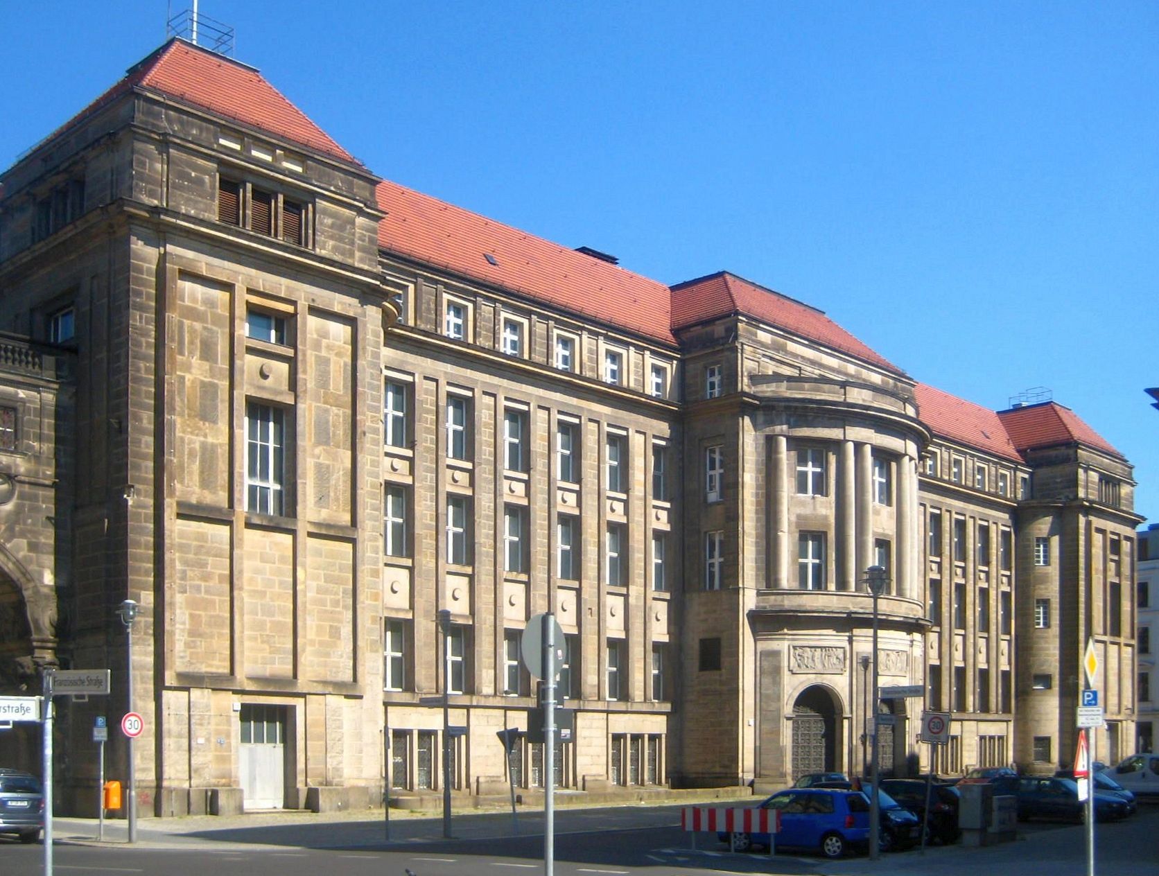 File:Berlin, Mitte, Mauerstrasse 25-28, Deutsche Bank ...