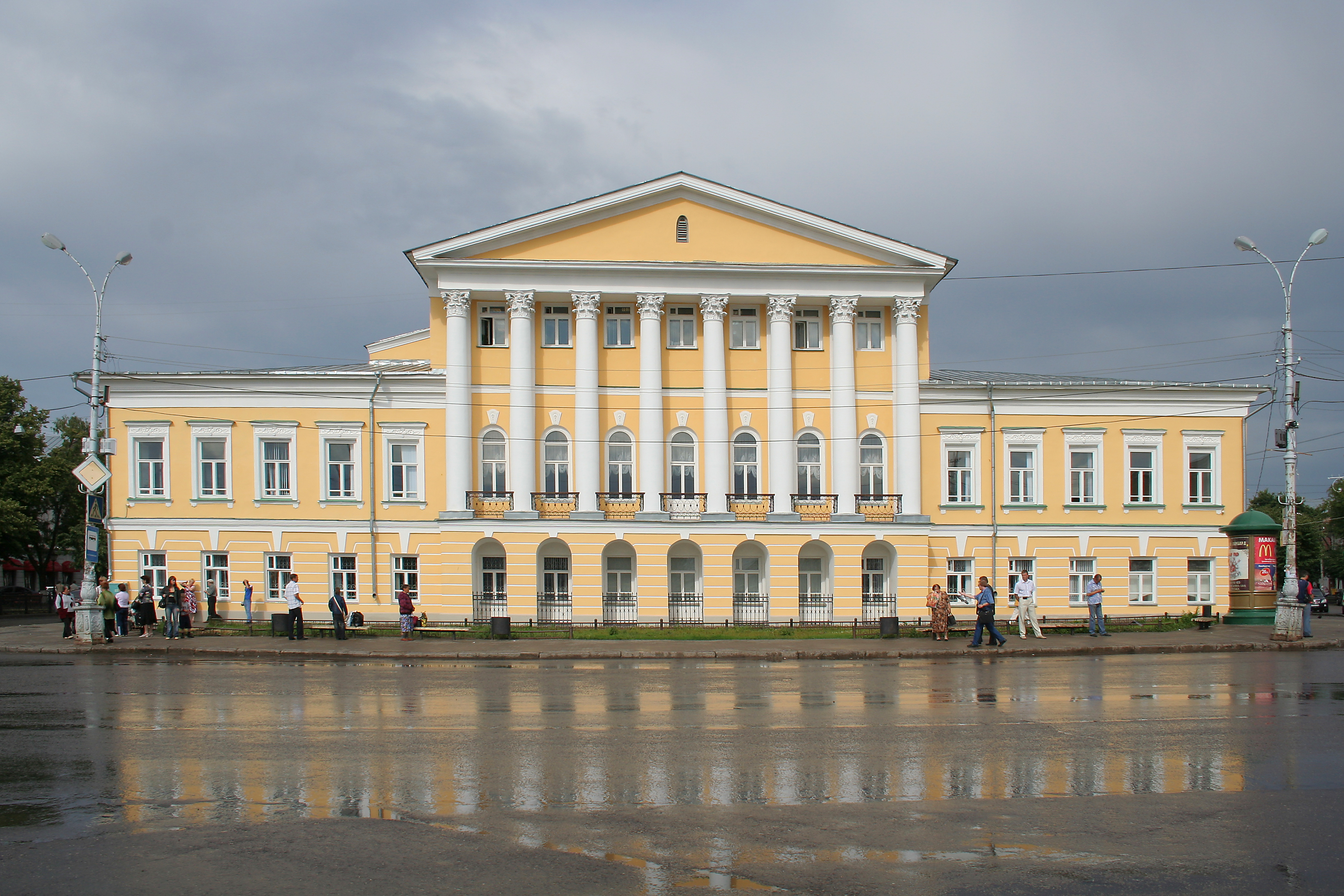 Здания классицизма. Дом Генерала Борщова в Костроме. Усадьба Борщова в Костроме. Особняк сенатора Борщова Кострома. Здание присутственных мест Кострома.