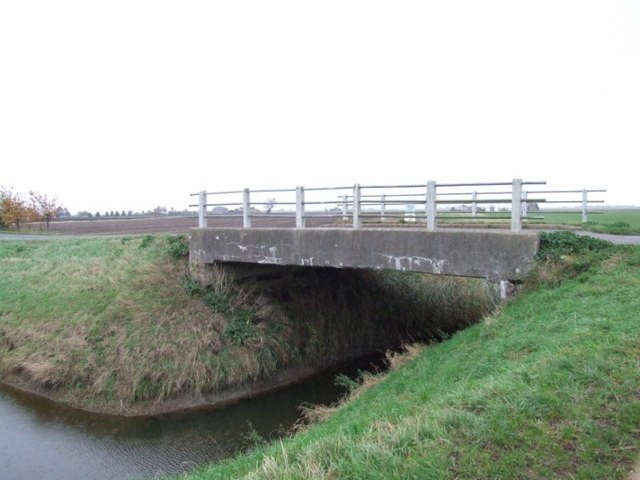 File:Bridge Near Thirties Farm - geograph.org.uk - 1591730.jpg