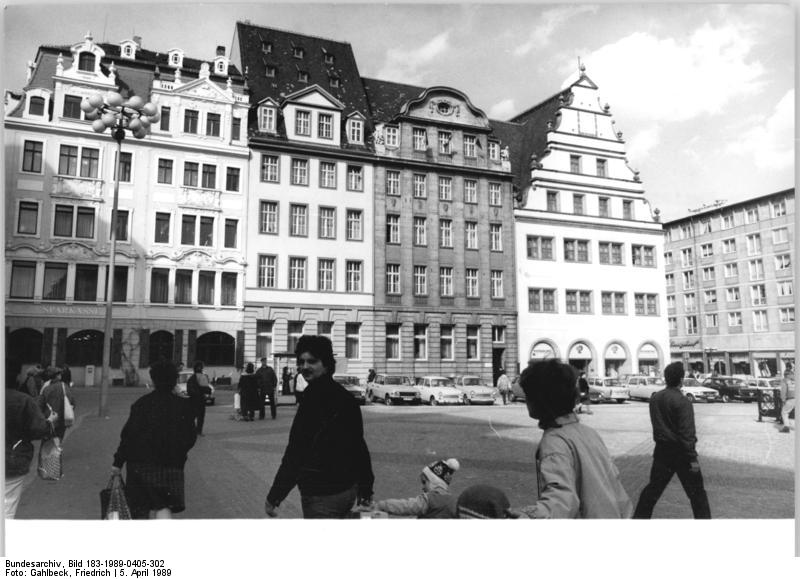 File:Bundesarchiv Bild 183-1989-0405-302, Leipzig, Markt, "Alte Waage".jpg