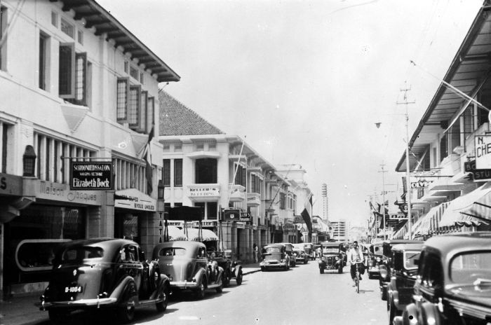 File:COLLECTIE TROPENMUSEUM De Bragaweg Bandoeng TMnr 10014699.jpg