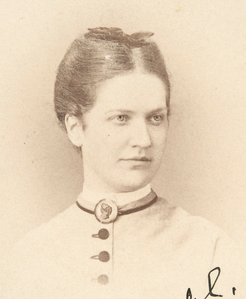 File:Carl Adolph Hårdh - Portrait photograph of Amélie Lundahl.jpg