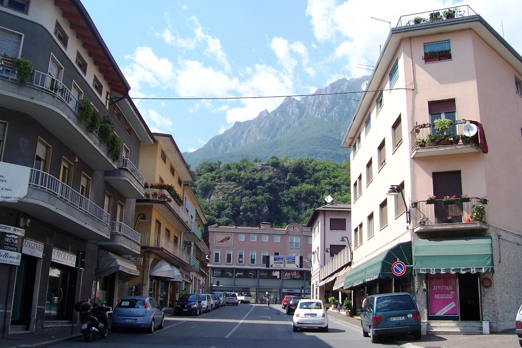 File:Centro di Darfo Boario Terme (Foto Luca Giarelli).jpg - Wikimedia  Commons