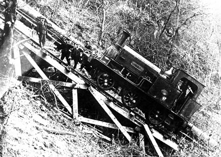 File:Dolgarrog incline with engine.jpg