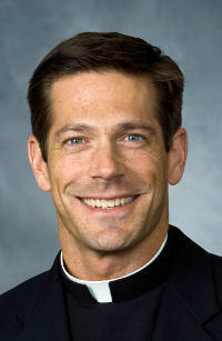 File:Father Mike Schmitz.jpg