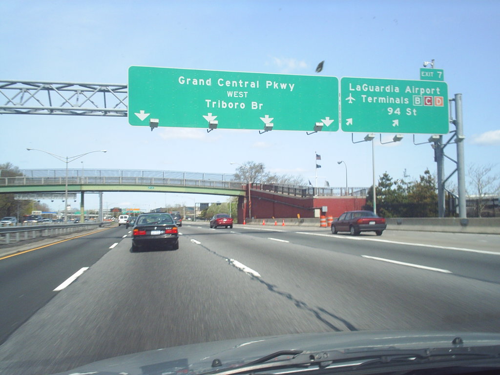 File:Grand Central Parkway - New York (4295767815).jpg - Wikimedia