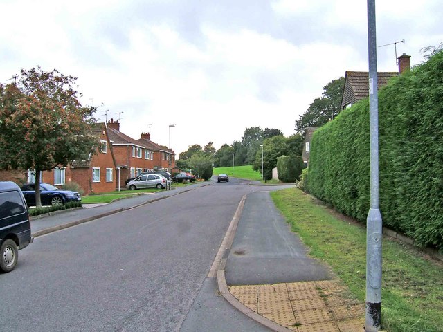 File:Guildford Avenue, Lawn - geograph.org.uk - 932819.jpg