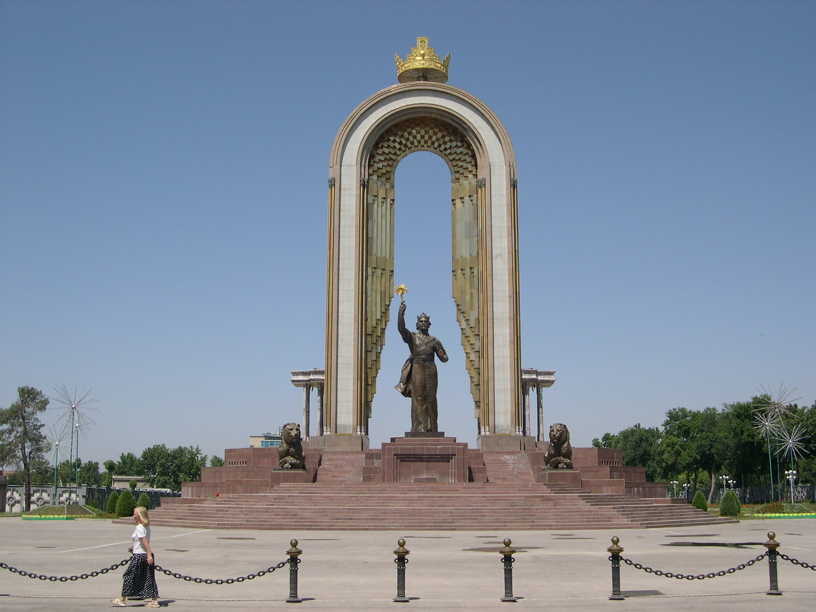 Памятник Исмаилу Самани в Душанбе