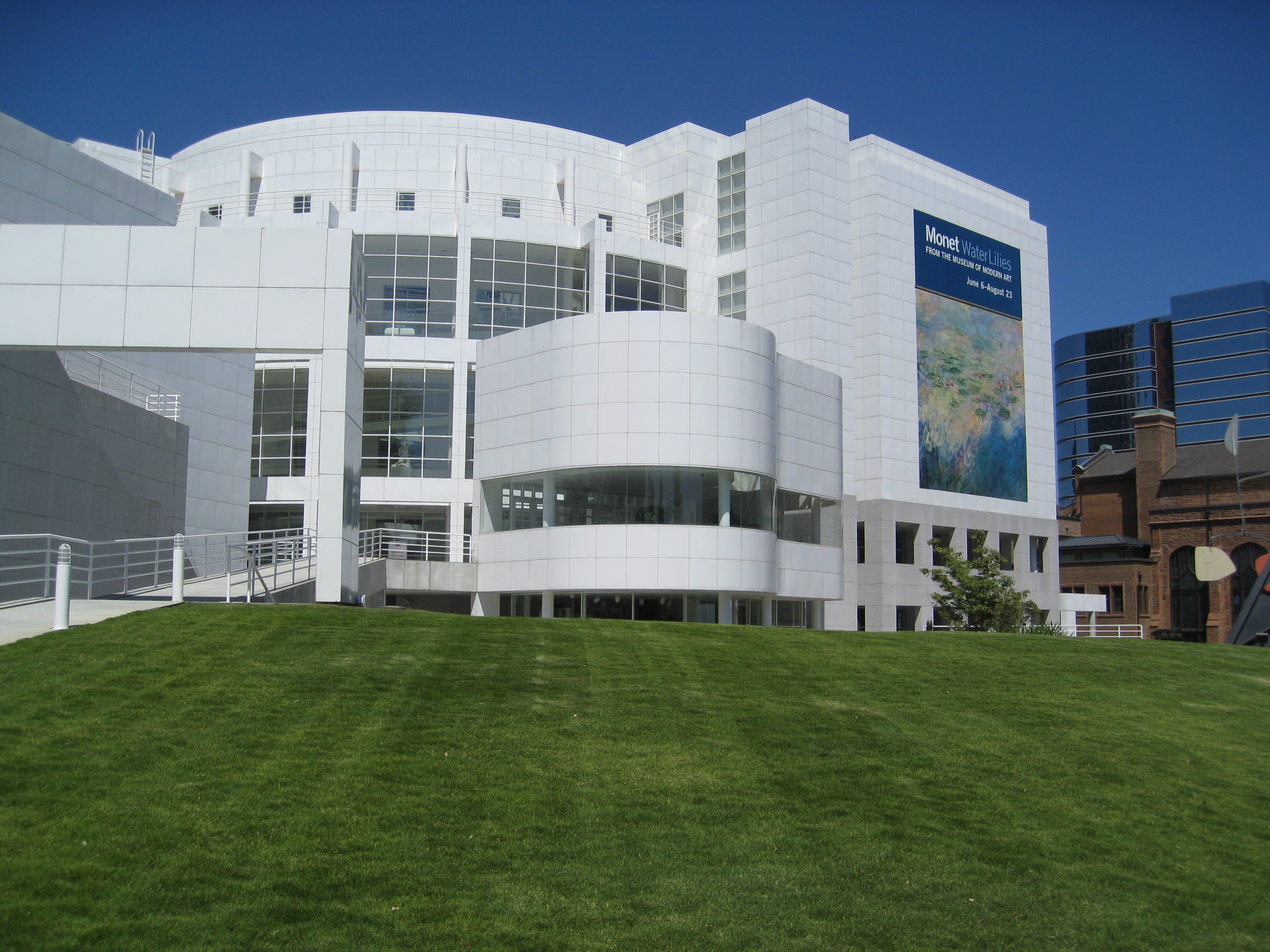 High Museum of Art in Atlanta.jpg