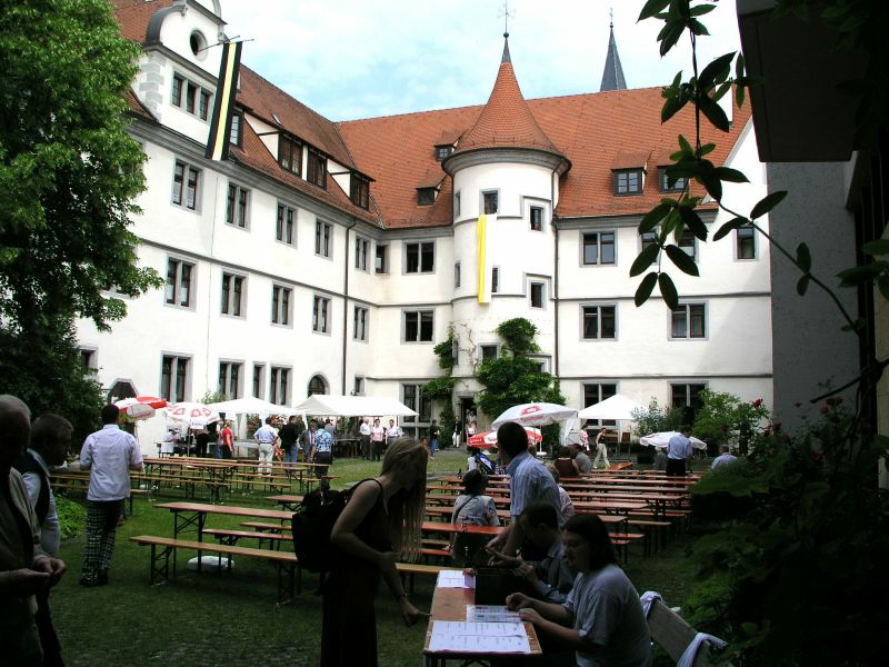 File:Hof des Wilhelmsstifts in Tübingen (Tag der offenen Tür 2007).jpg