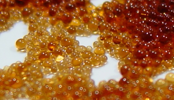 https://upload.wikimedia.org/wikipedia/commons/0/08/Ion_exchange_resin_beads.jpg