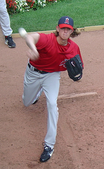 Weaver warming up in the bullpen in 2008.