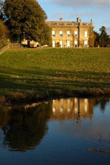 Kiddington Hall viewed from the public footpath which passes through its grounds Kiddington Hall - geograph.org.uk - 1117918.jpg