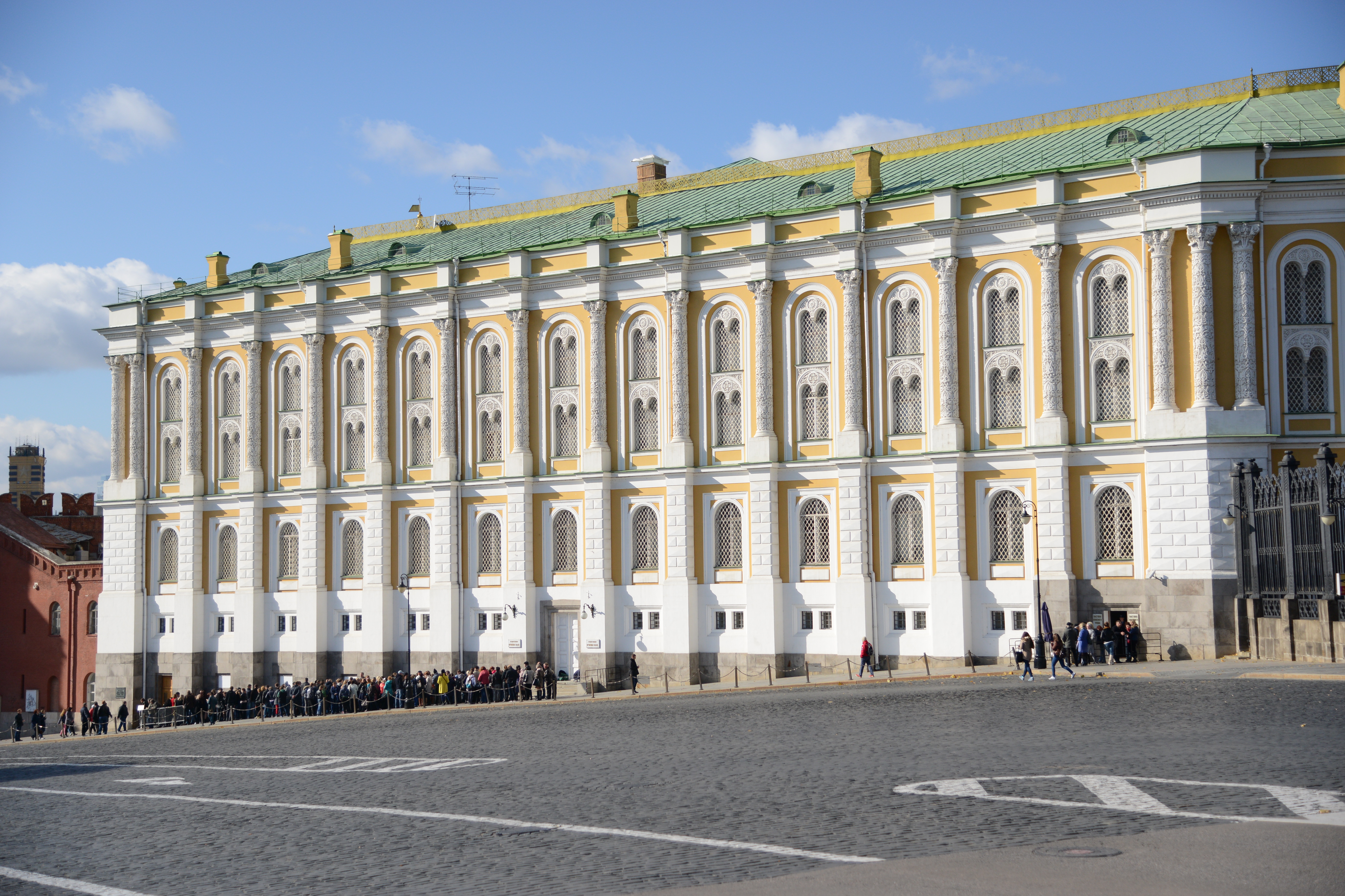 Оружейная палата кремля. Музей Московского Кремля Оружейная палата здание. Тон Архитектор Оружейная палата. Тон Оружейная палата в Москве. Оружейная палата (г. Москва, 1806 год).