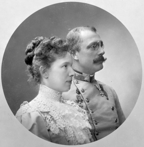 File:Marie Valerie mit Franz Salvator.jpg