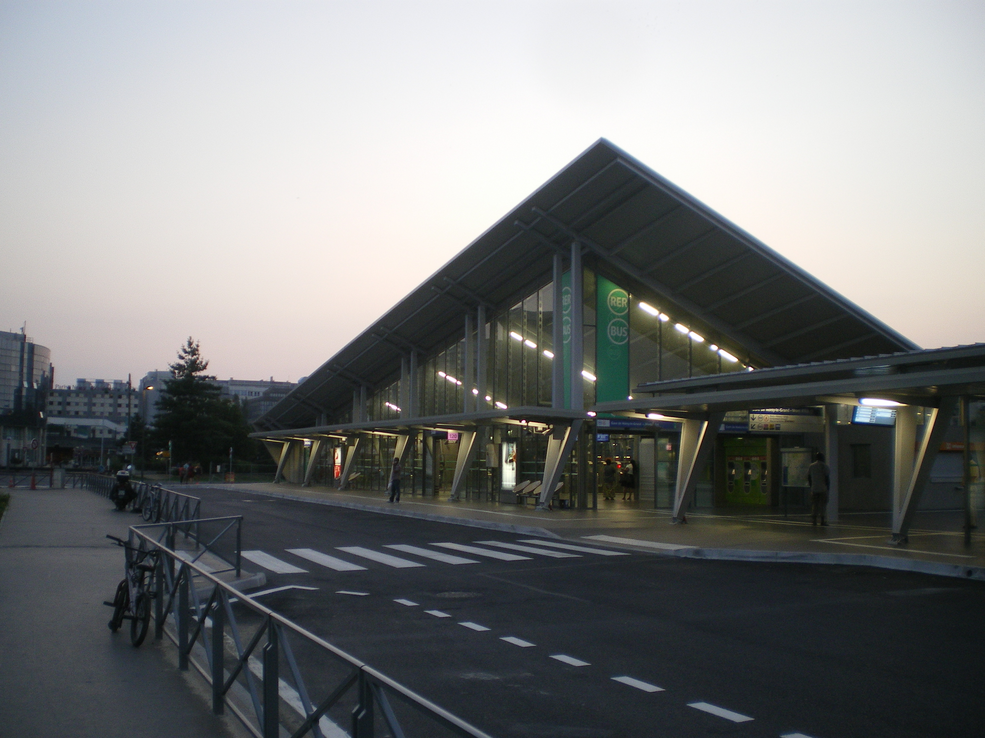 Noisy Le Grand Mont D Est Station Wikipedia