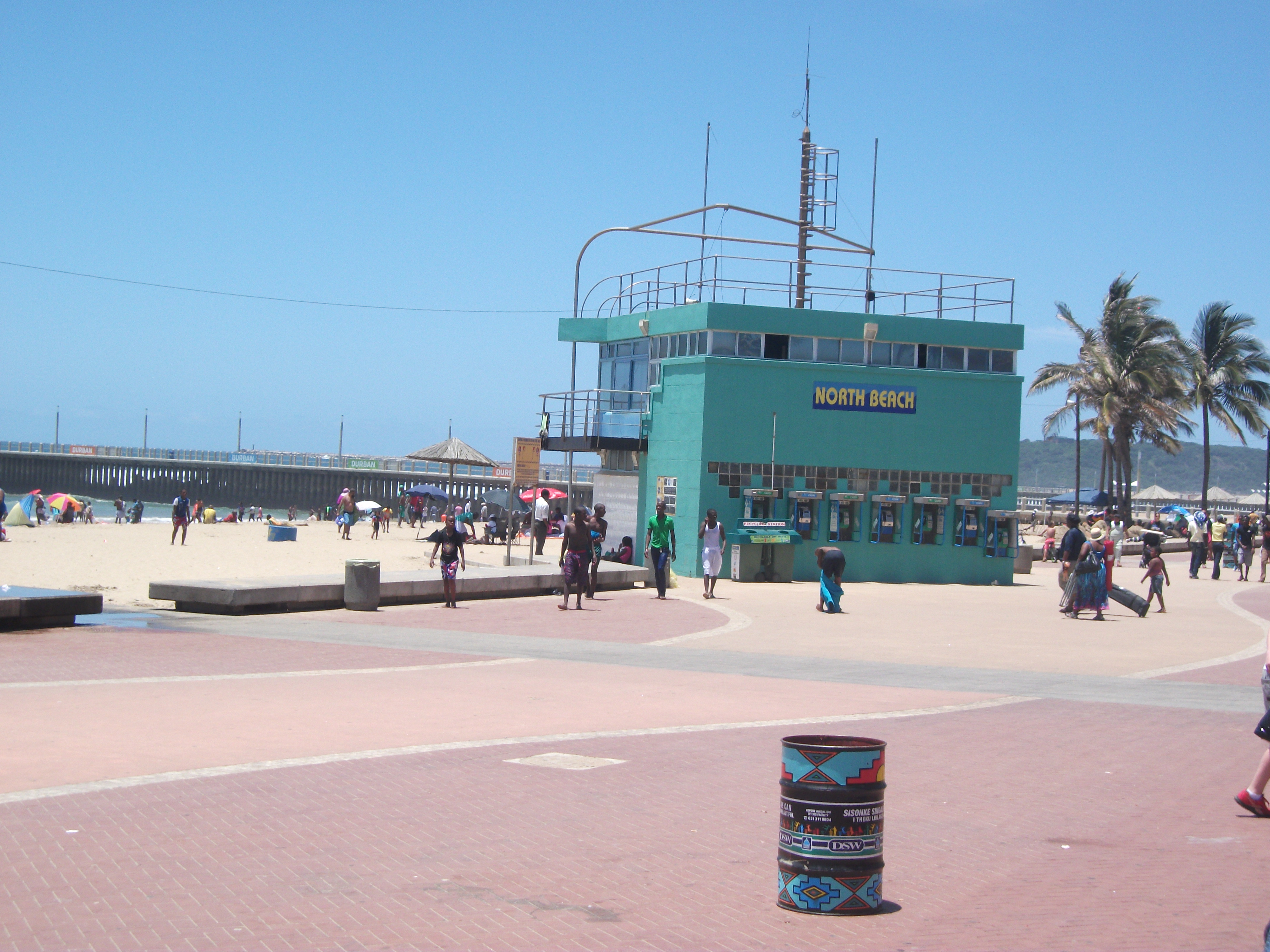 https://upload.wikimedia.org/wikipedia/commons/0/08/North_Beach_in_Durban.jpeg