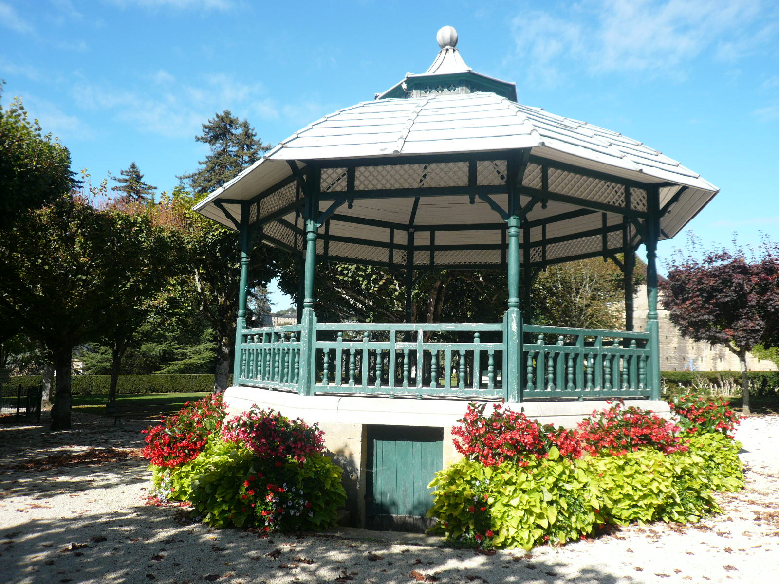 File:P1070119 Kiosque Jardin Public du Plantier Sarlat.JPG - Wikimedia  Commons