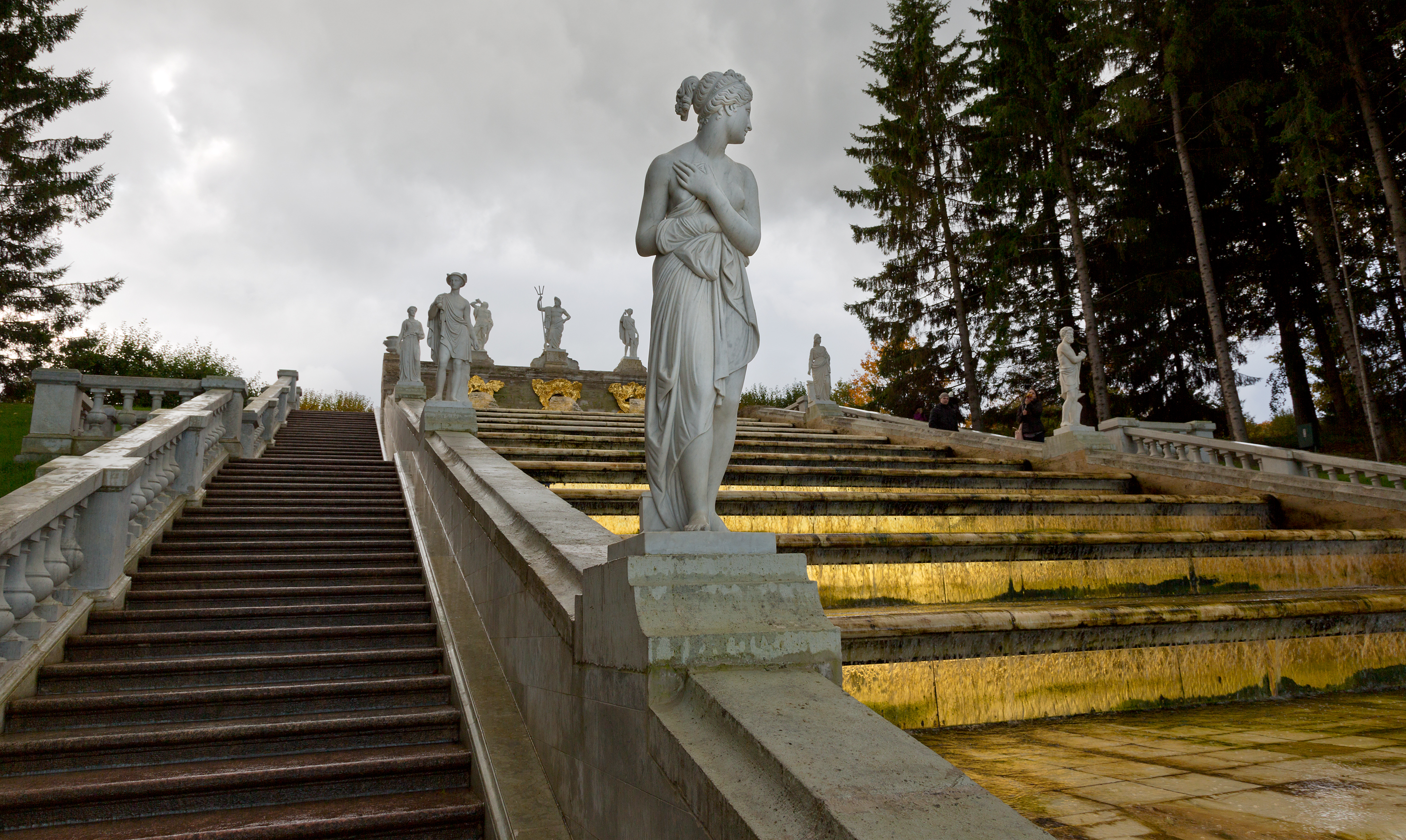 Памятники петергофа. Золотая гора в Петергофе. Каскад Золотая гора в Петергофе. Статуи с каскада Золотая гора в Петергофе. Петергоф Золотая гора скульптура Нептун.