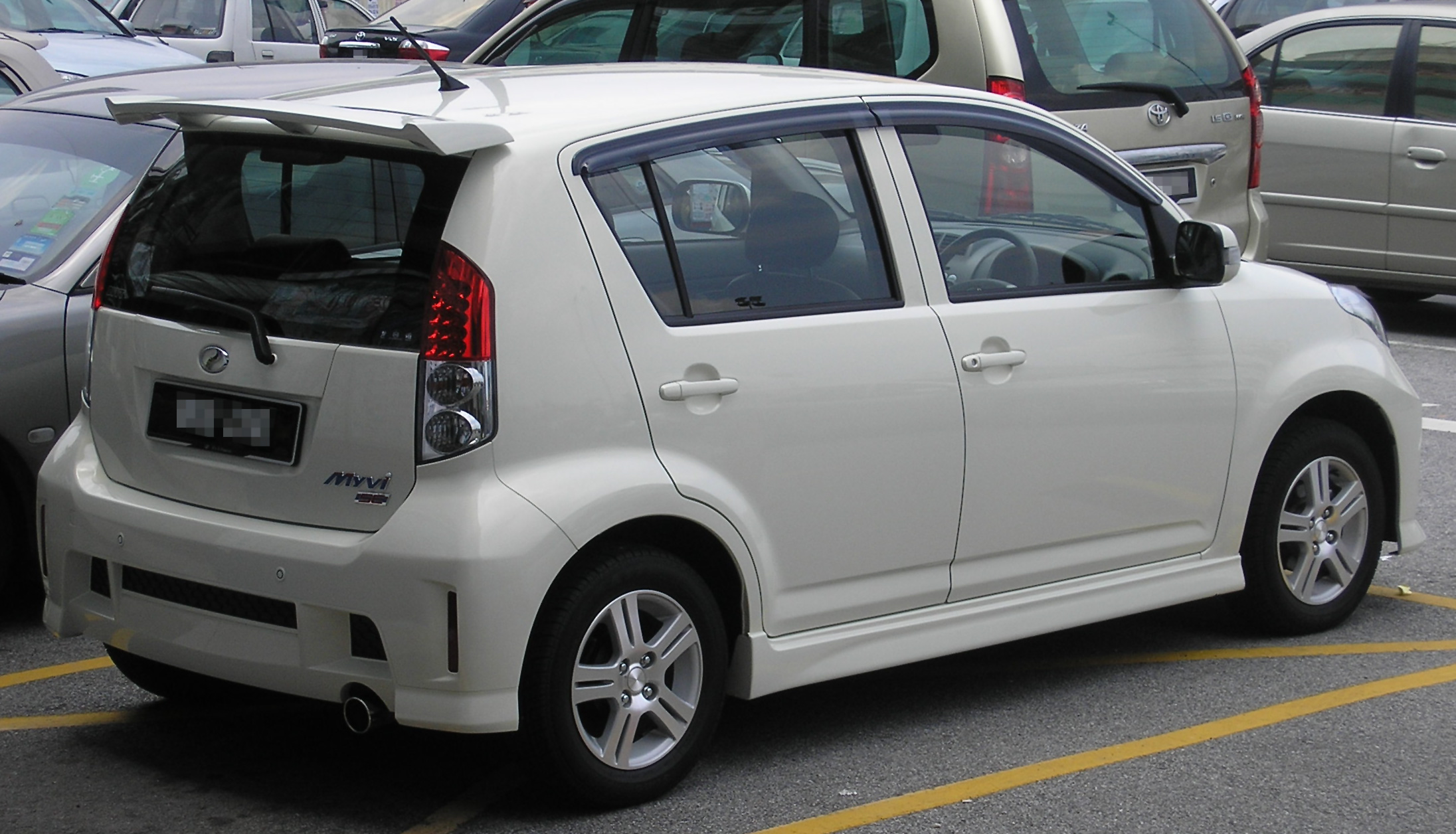 File:Perodua MyVi (first generation, SE) (rear), Serdang 