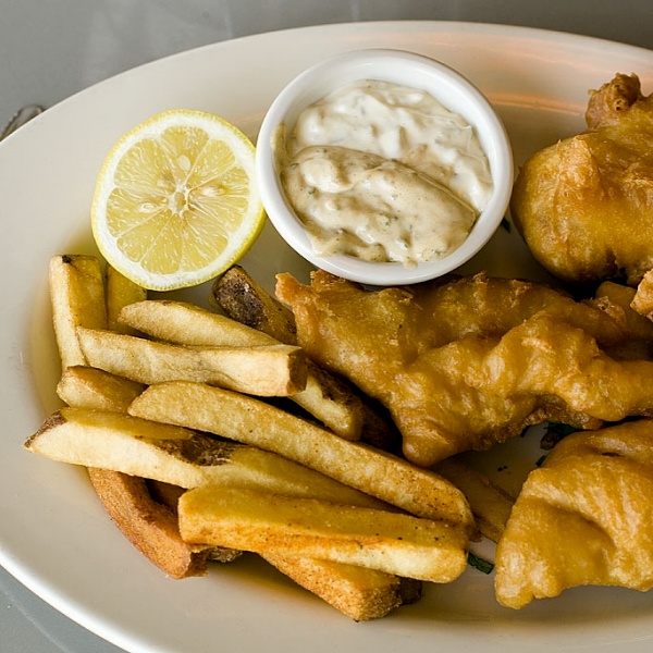 File:Plate of fish and chips.jpg