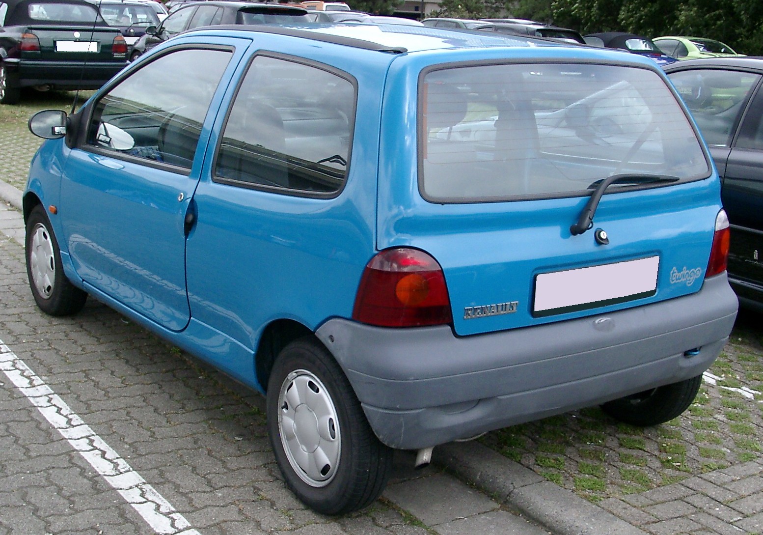 File:Twingo 1 Phase 2 Liegefläche.JPG - Wikimedia Commons