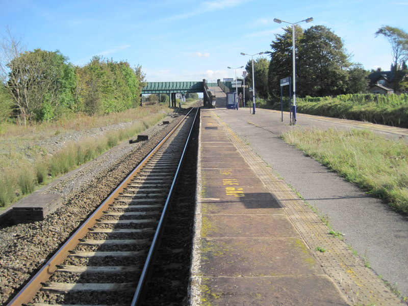 File:Salwick railway station, The Fylde, 2012 (geograph 3201939).jpg