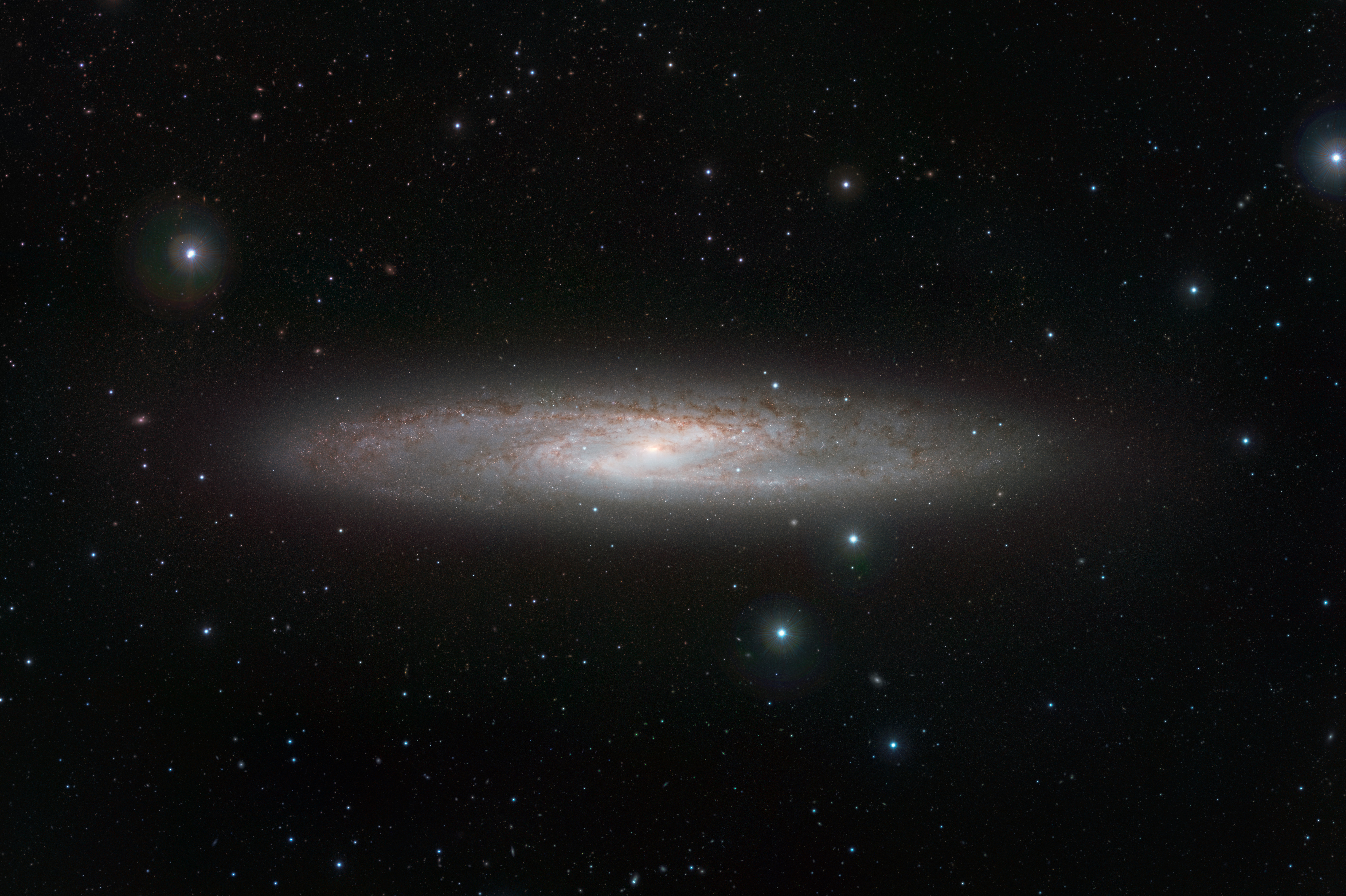 Движение звезд в млечном пути. NGC 253 Галактика. Карликовая Галактика в созвездии скульптор. Линзовидная Галактика Андромеда. Галактика скульптор (Sculpture Galaxy), NGC 253.