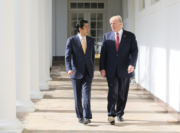 Shinzō Abe and Donald Trump in Washington, D. C. (5)