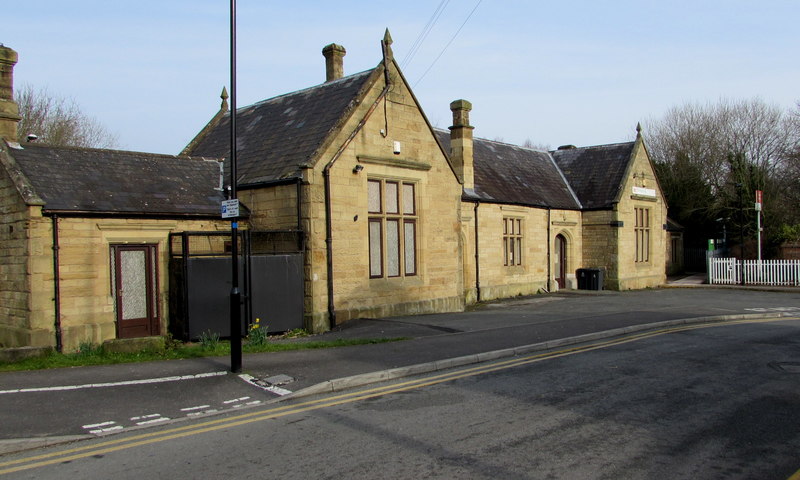 File:Station Road side of Ruabon railway station - geograph.org.uk - 4851198.jpg