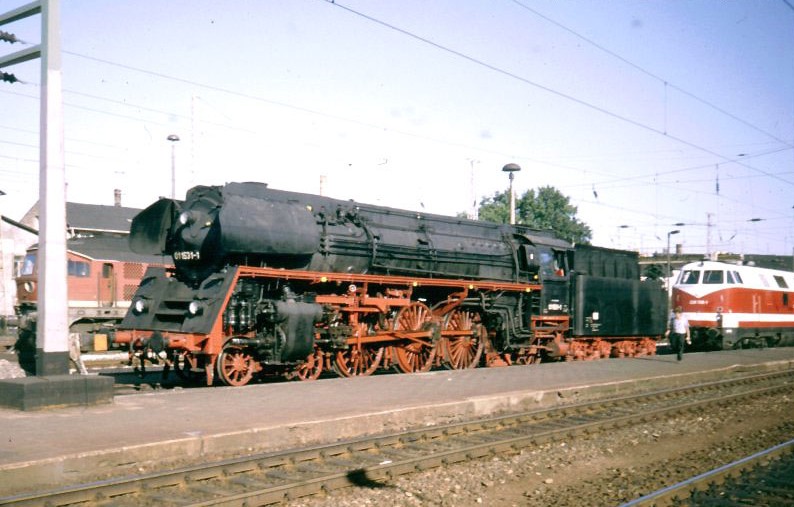 File:Steam Locomotive DR 01 1531 at Arnstadt Sud (Turingia).jpg