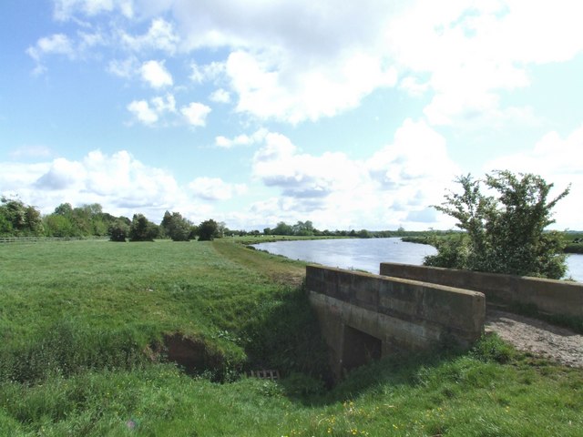 File:The last bridge over the Crock Dumble - geograph.org.uk - 1319024.jpg