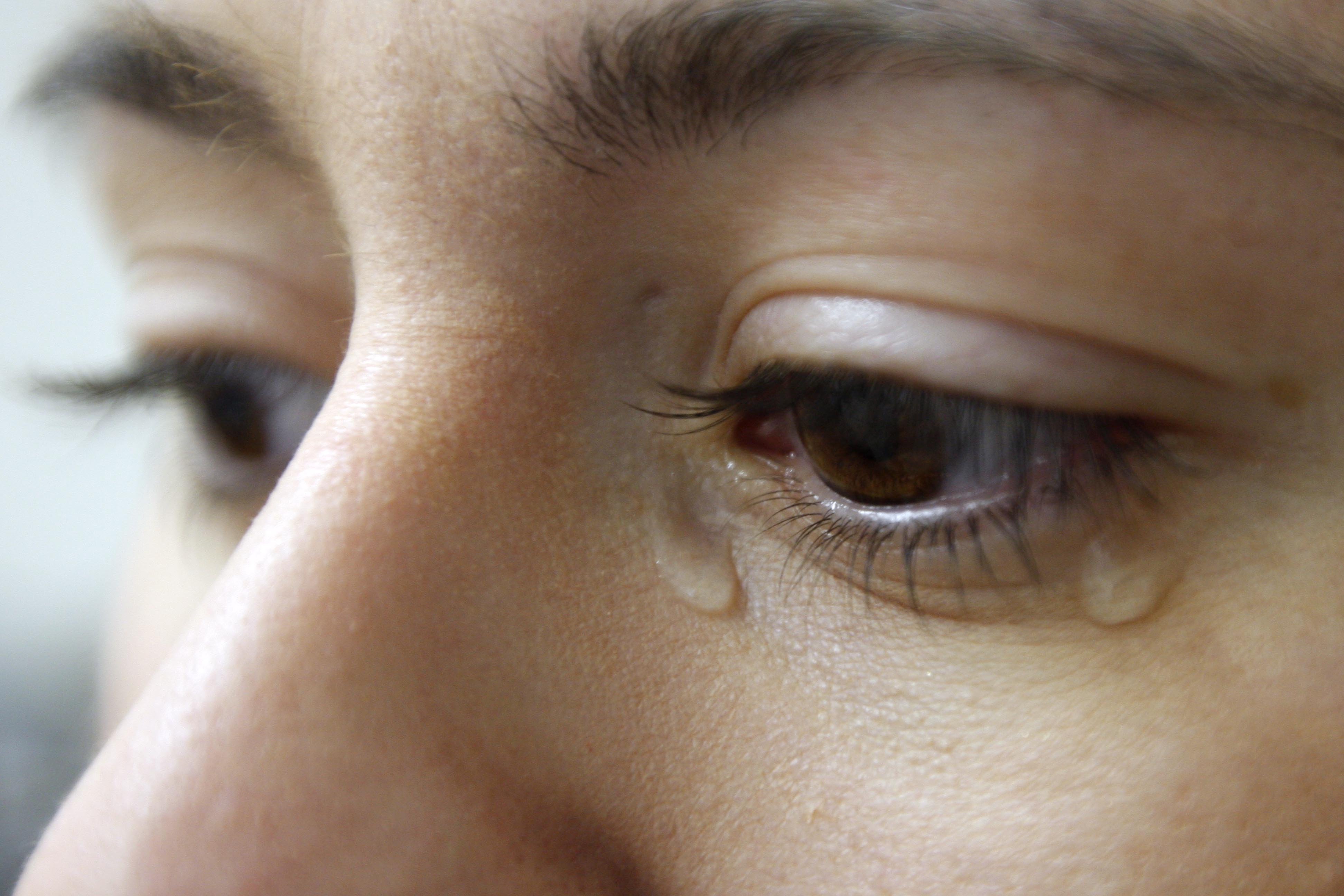 Structure of tears influenced by what makes us cry