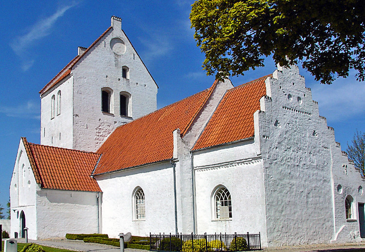 File:Værslev kirke (Kalundborg) (cropped).jpg