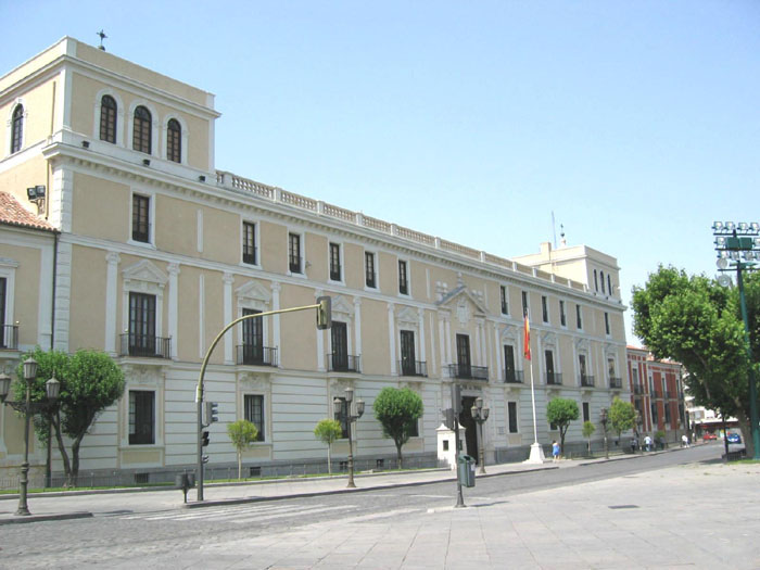 File:Valladolid - Palacio Real.jpg