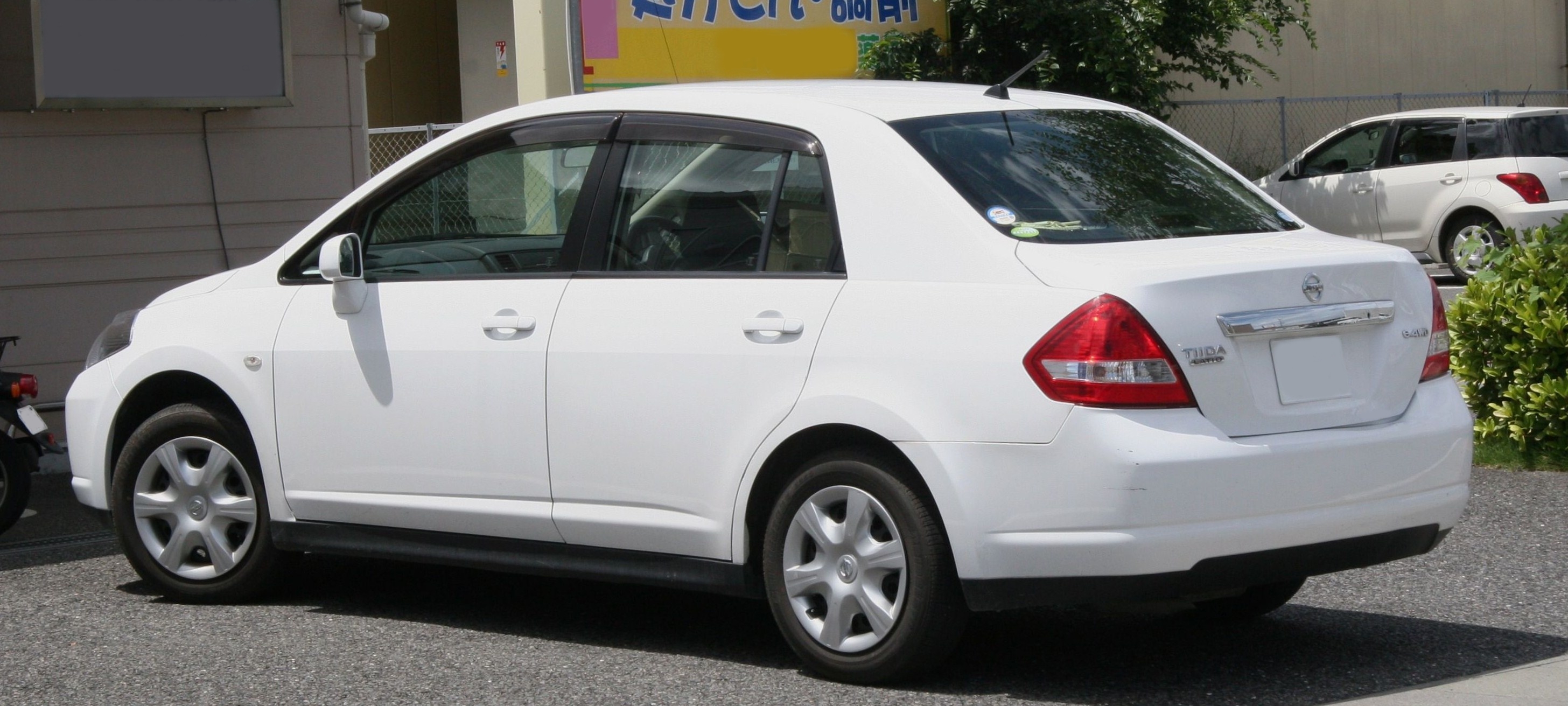 Nissan tiida latio wikipedia