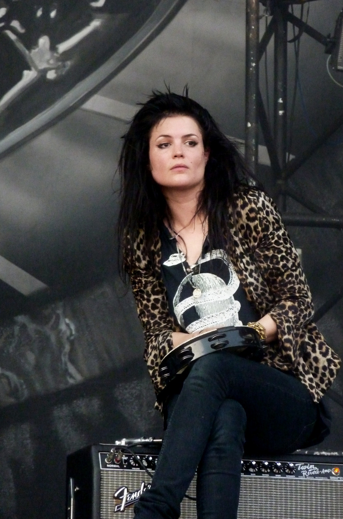 Chins of Distinction  - Page 3 Alison_Nicole_Mosshart