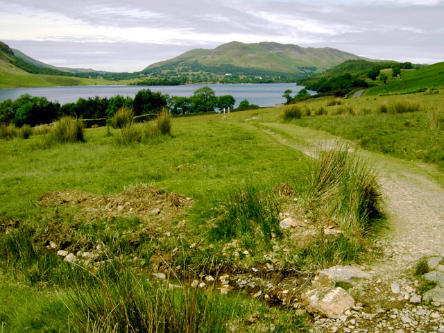Approaching Crummock Water's eastern shore - geograph.org.uk - 880169