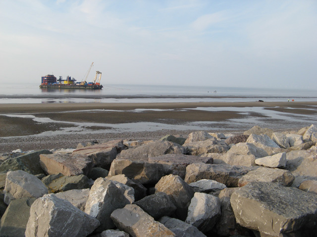 File:Belgrano beach scene - geograph.org.uk - 968307.jpg