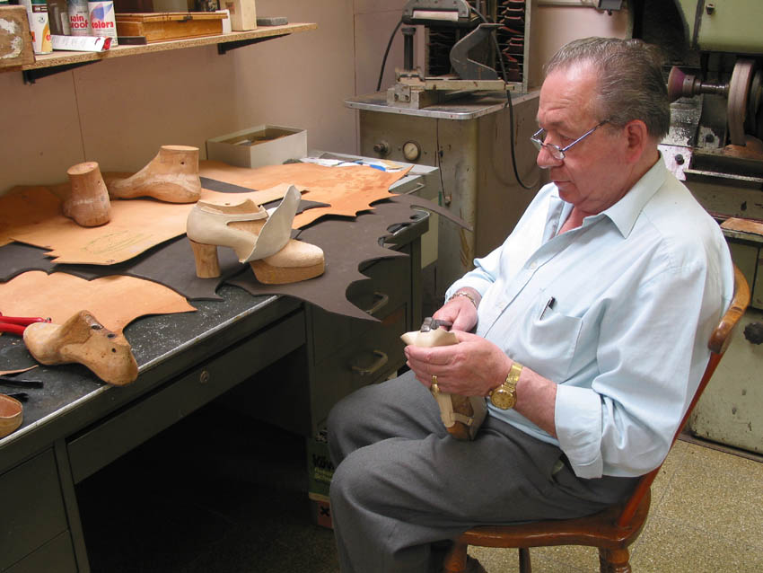 Perceptie Raak verstrikt psychologie Orthopedisch schoenmaker - Wikipedia